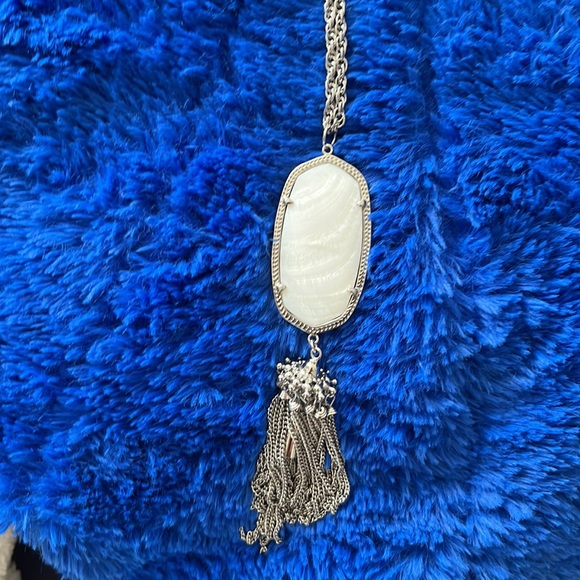 White Kendra Scott necklace - Picture 2 of 4